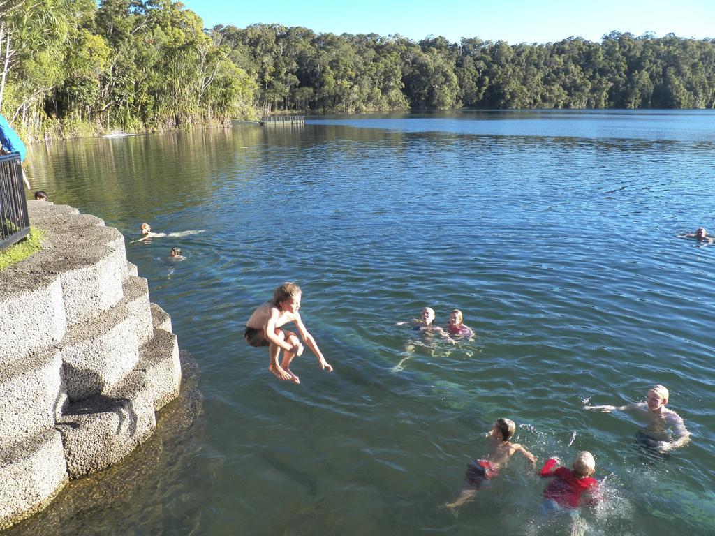 Lake Eacham Tourist Park & Cabins Екстериор снимка