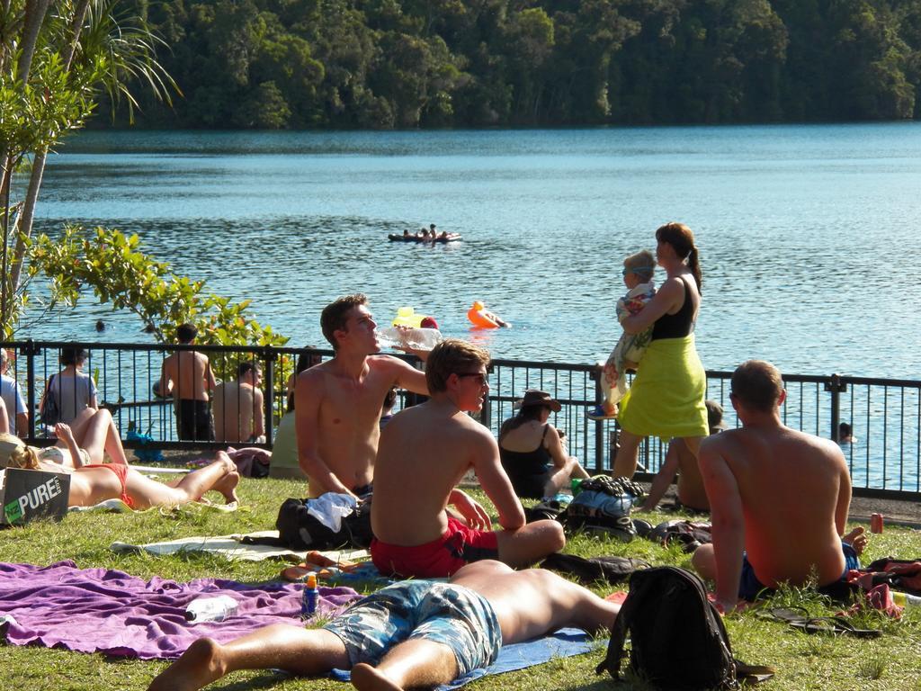 Lake Eacham Tourist Park & Cabins Екстериор снимка