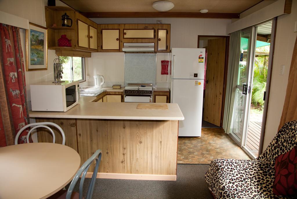 Lake Eacham Tourist Park & Cabins Стая снимка