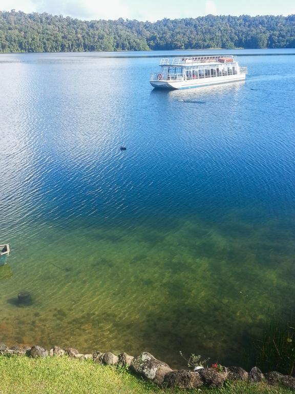 Lake Eacham Tourist Park & Cabins Екстериор снимка
