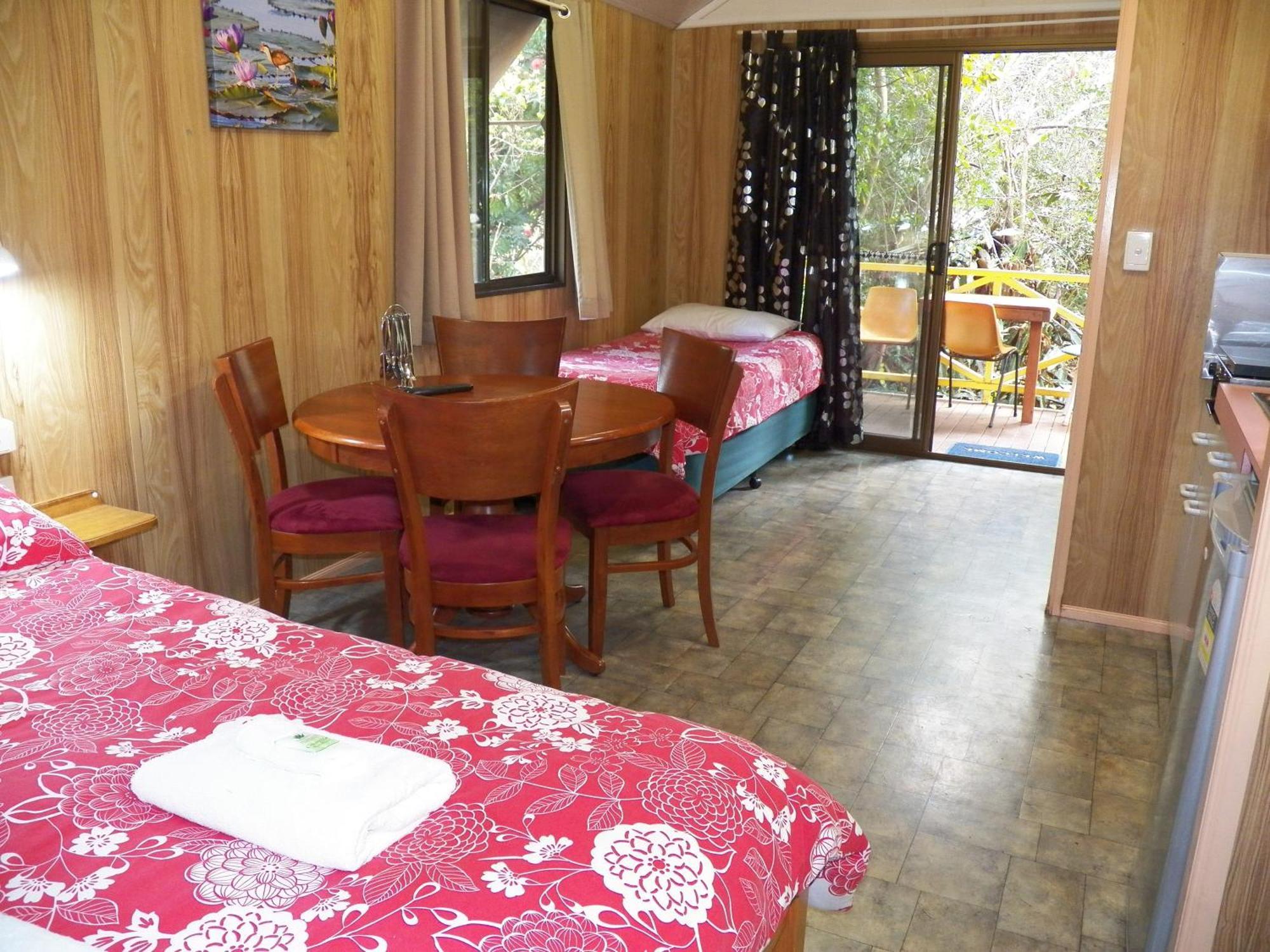 Lake Eacham Tourist Park & Cabins Стая снимка