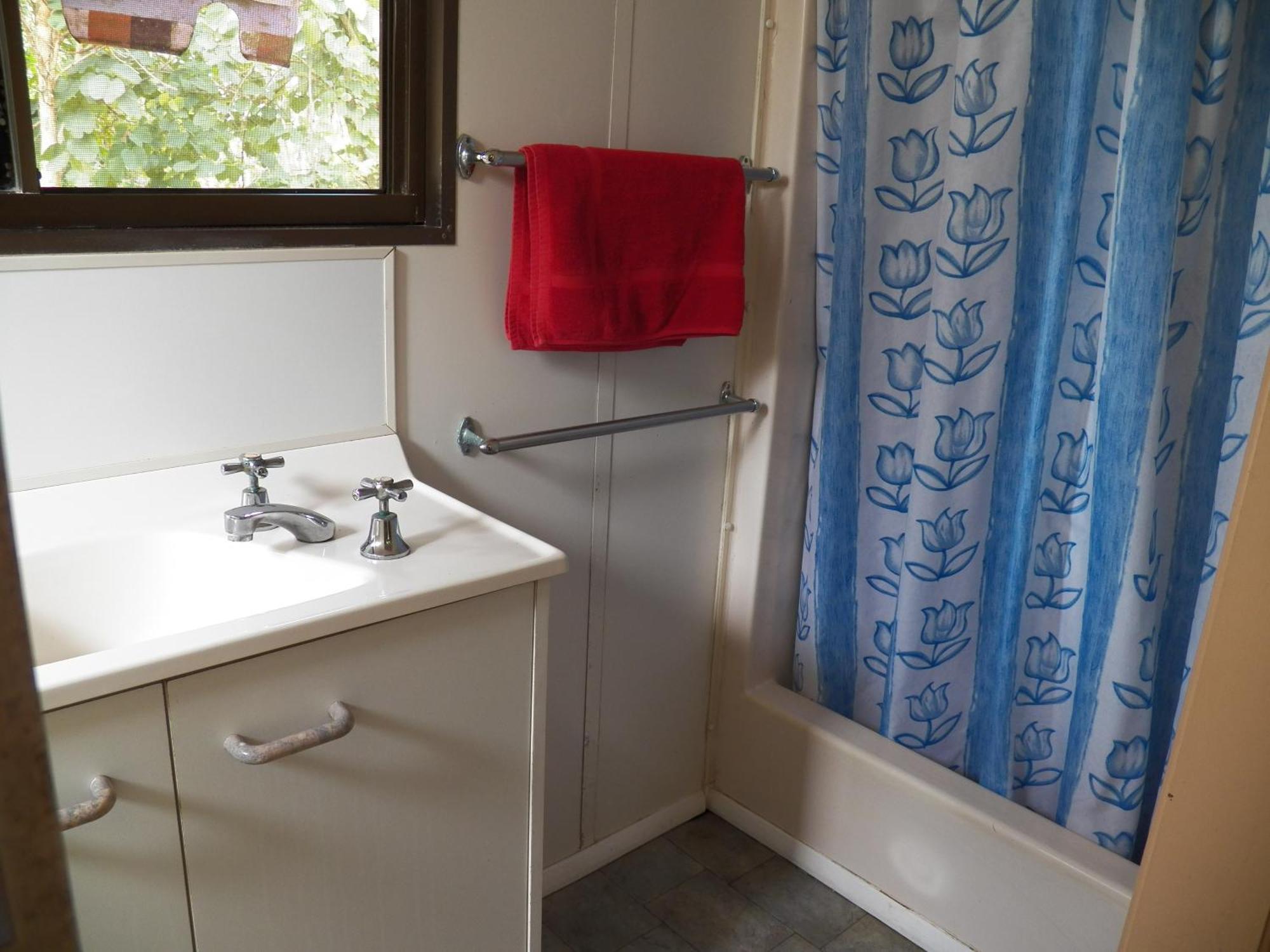 Lake Eacham Tourist Park & Cabins Стая снимка