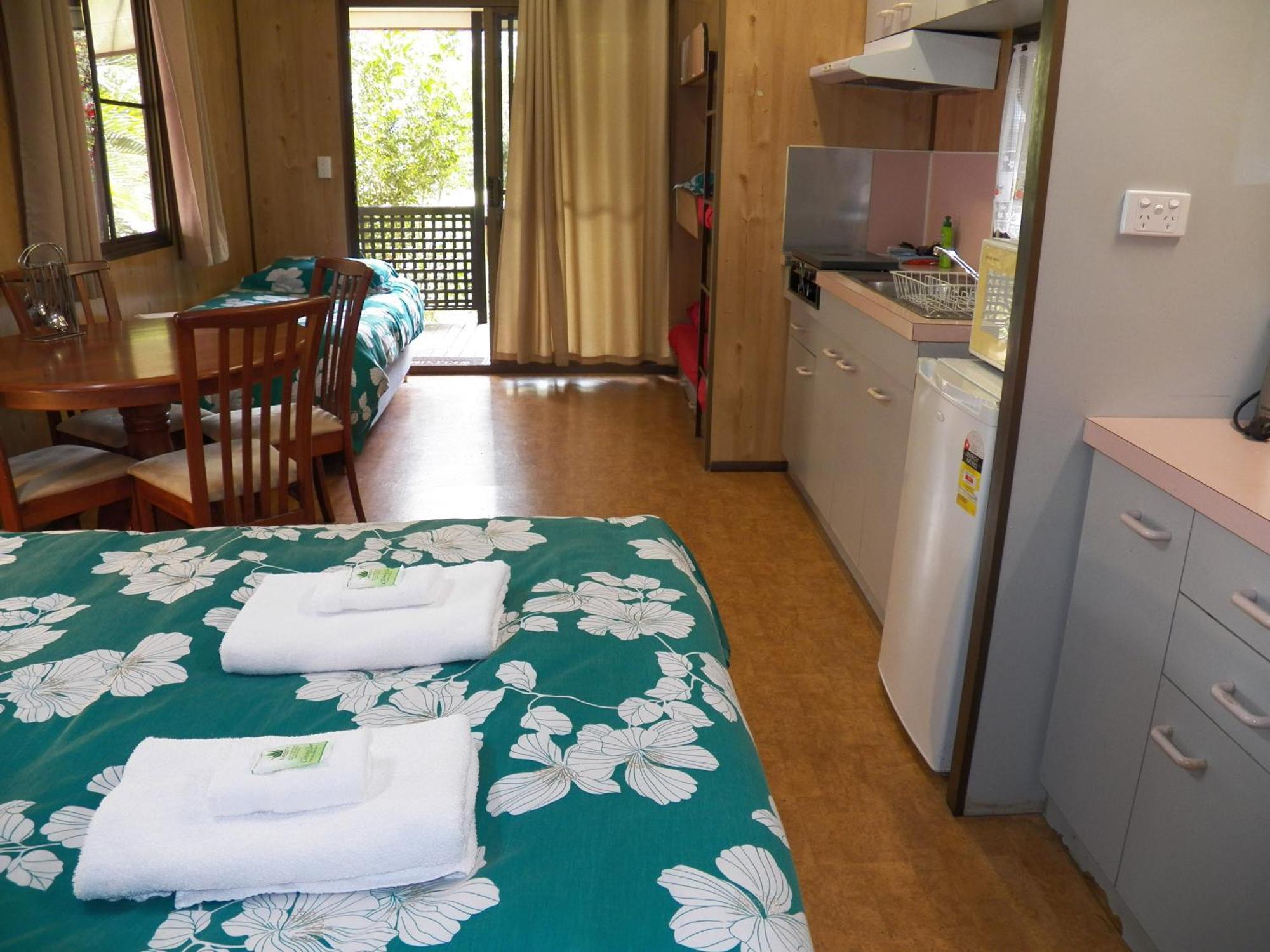 Lake Eacham Tourist Park & Cabins Стая снимка
