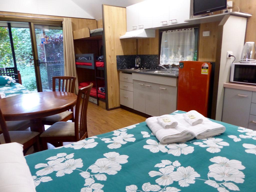 Lake Eacham Tourist Park & Cabins Екстериор снимка