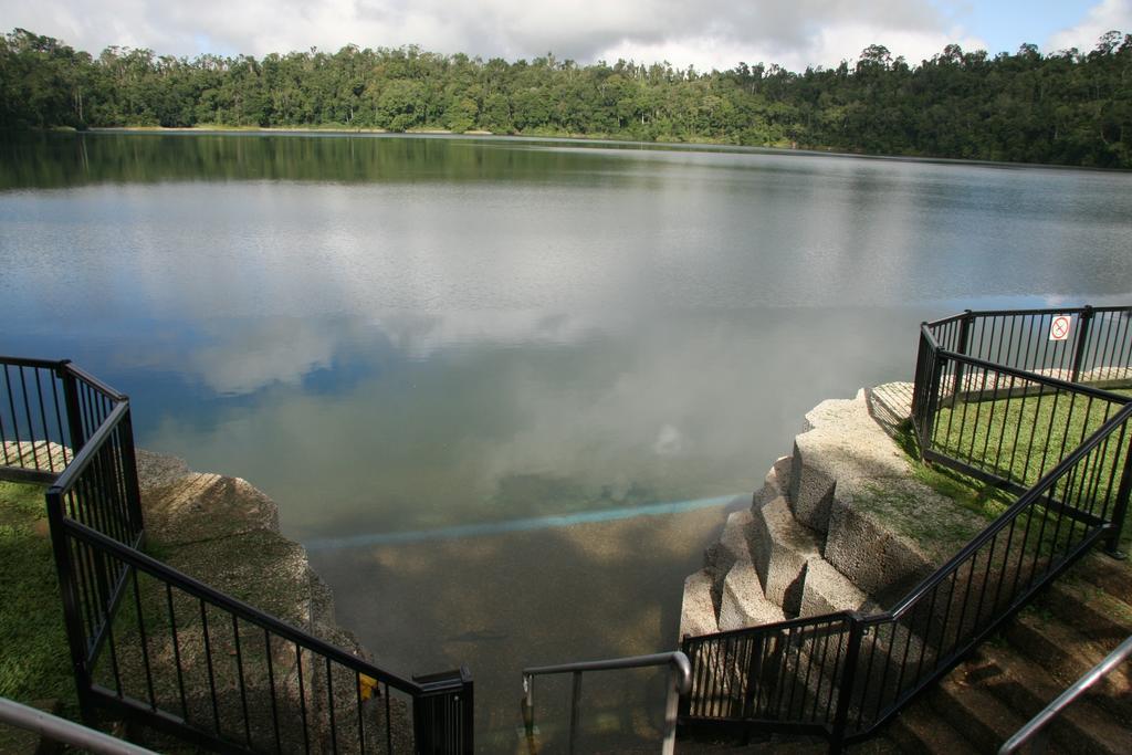 Lake Eacham Tourist Park & Cabins Екстериор снимка