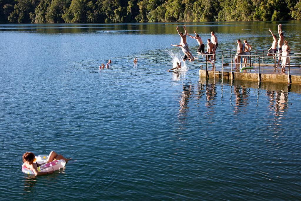 Lake Eacham Tourist Park & Cabins Екстериор снимка