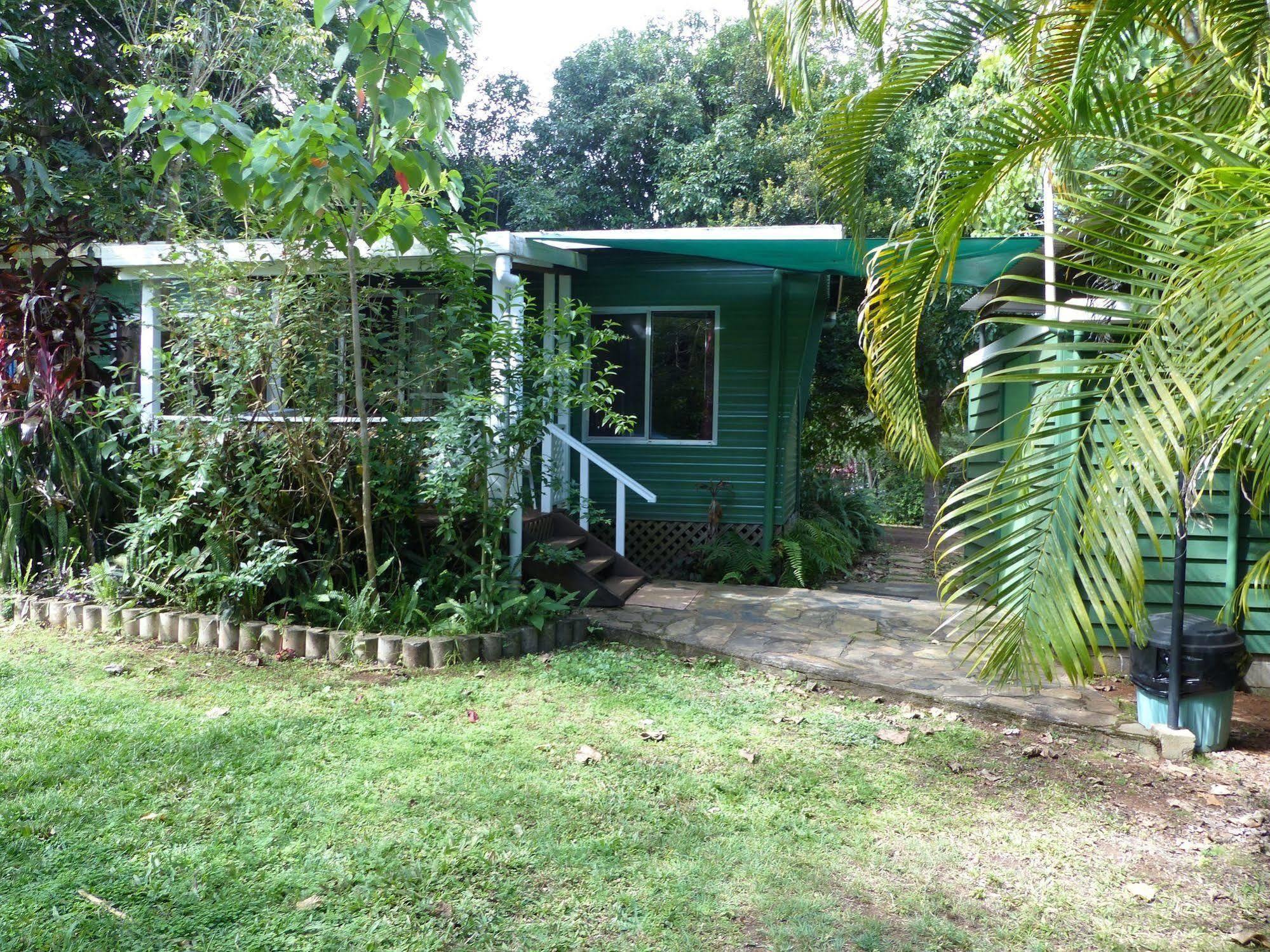 Lake Eacham Tourist Park & Cabins Екстериор снимка