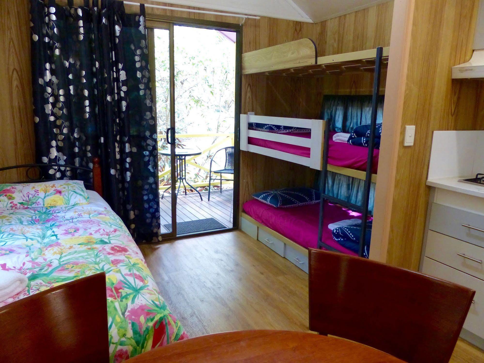Lake Eacham Tourist Park & Cabins Екстериор снимка